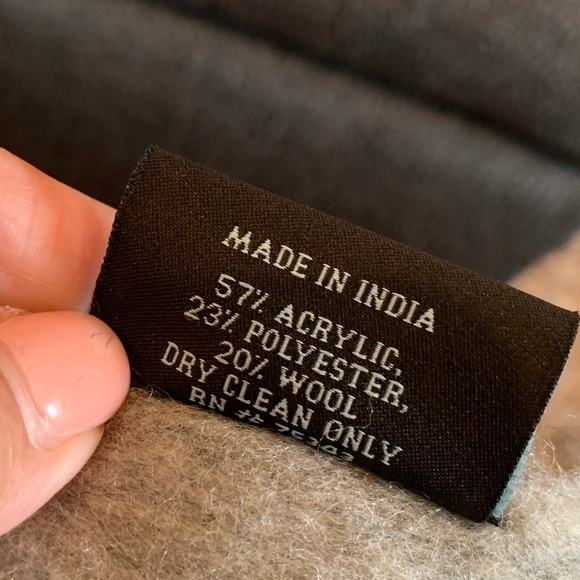 Throw - Picture 4 of 4